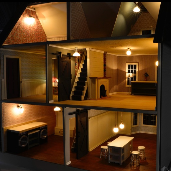 Victoria’s Farmhouse Dollhouse - Picture 5 of 9